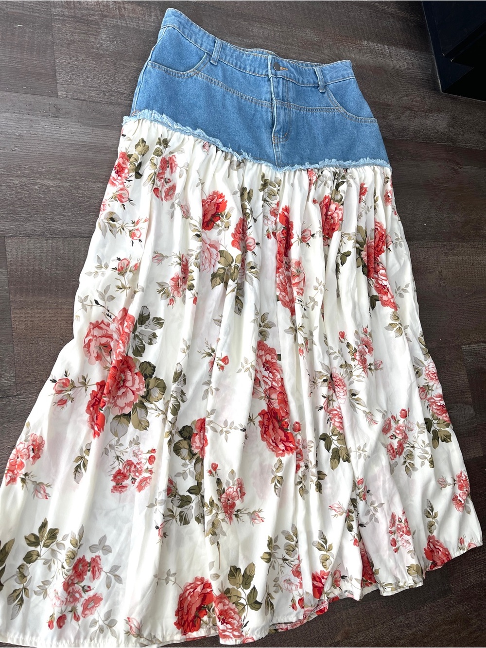 Women’s Floral Maxi Skirt Size L Blue Jeans Skirt Flowy Denim Flowers Large - Picture 5 of 5